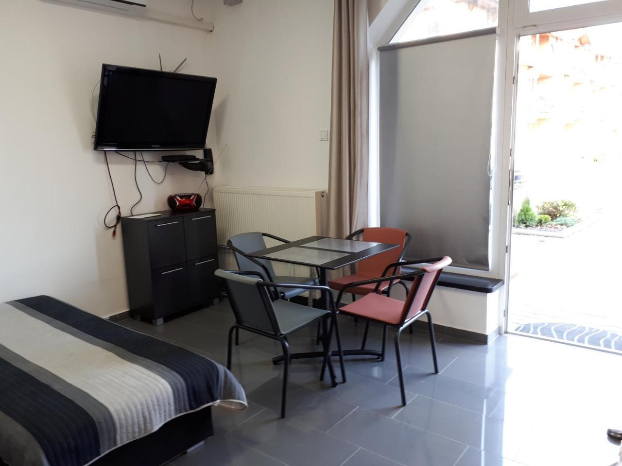 Kertvarosi Apartman II 티자우이바로스 외부 사진